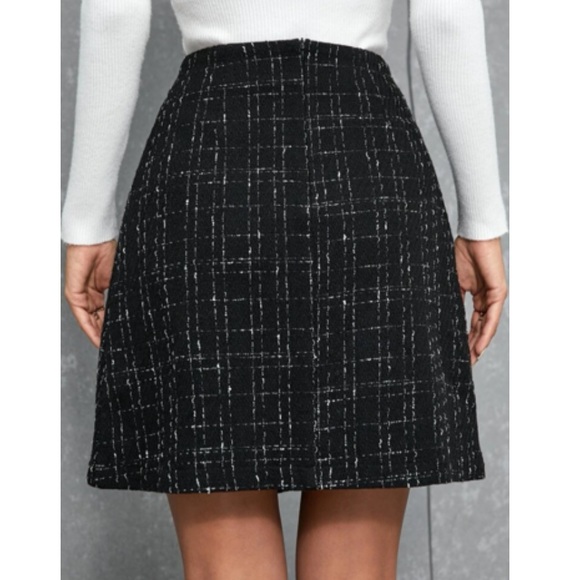 Classic Button Detail Tweed Mini Skirt - Picture 5 of 5